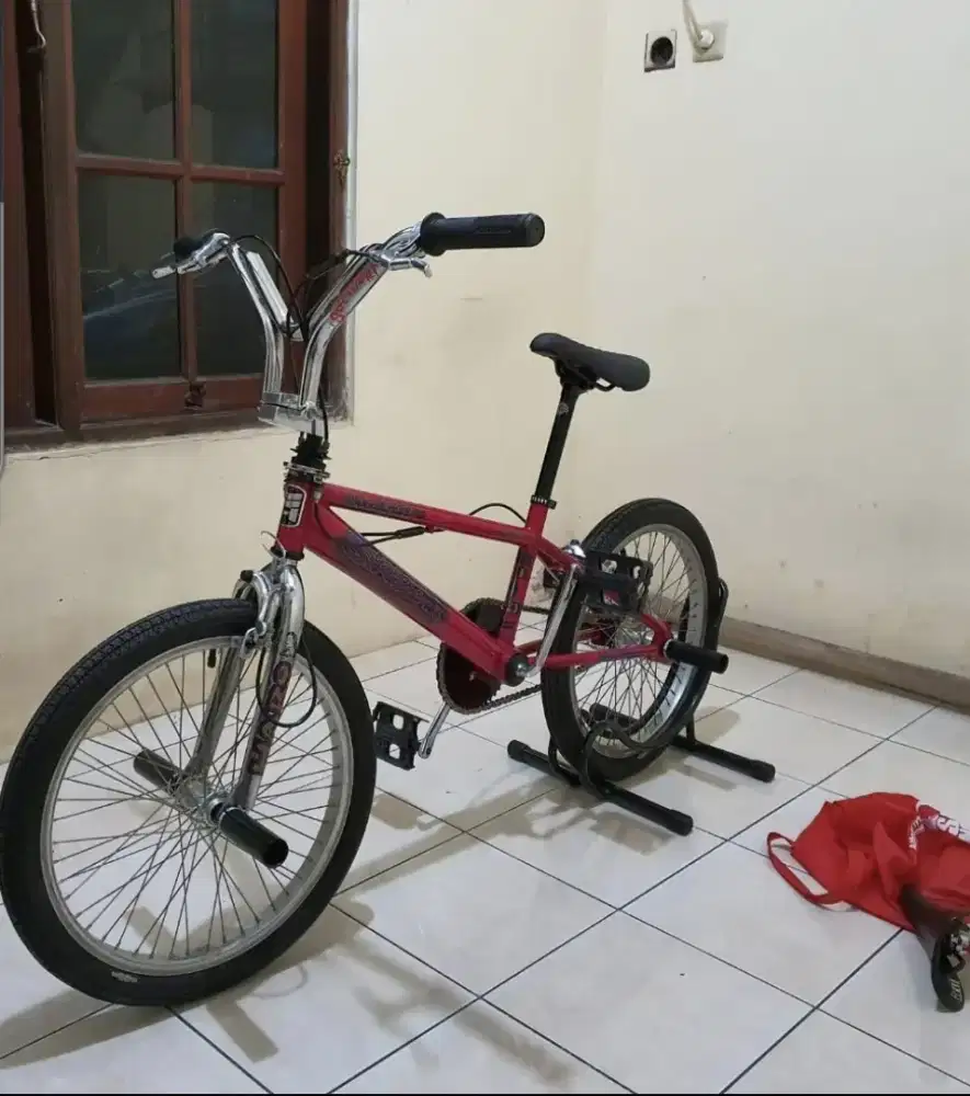 BMX Haro Shredder Warna magenta