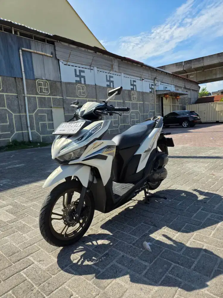 Honda Vario 125 CBS ISS Keyless Putih 2024