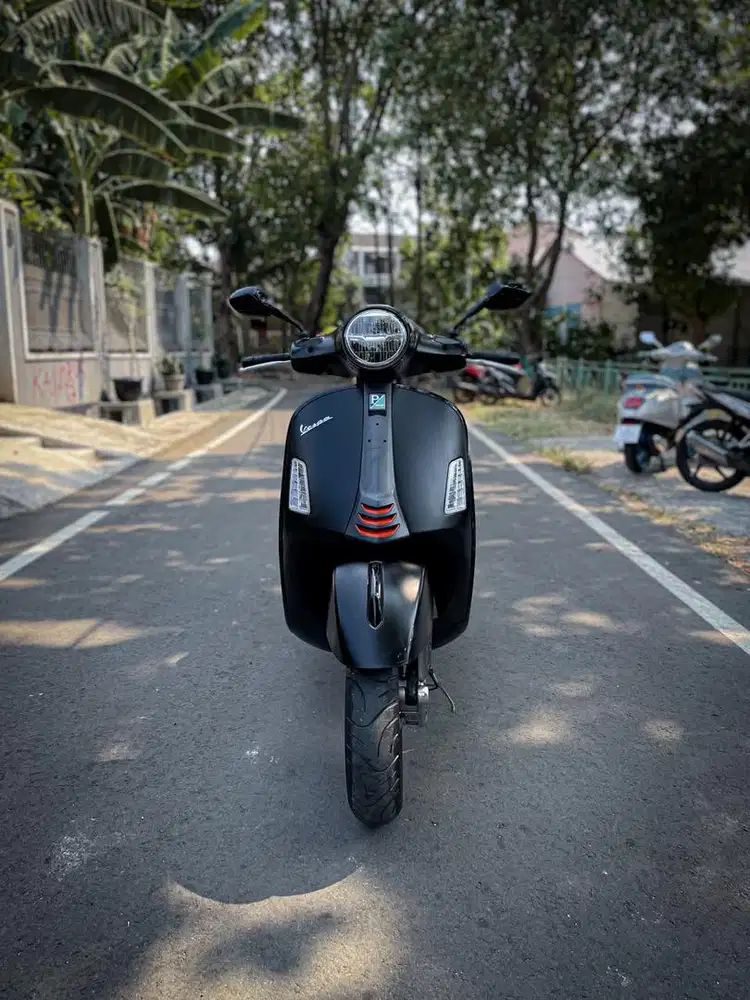VESPA GTS 150 IGET ABS 2024 HITAM - TERMURAH