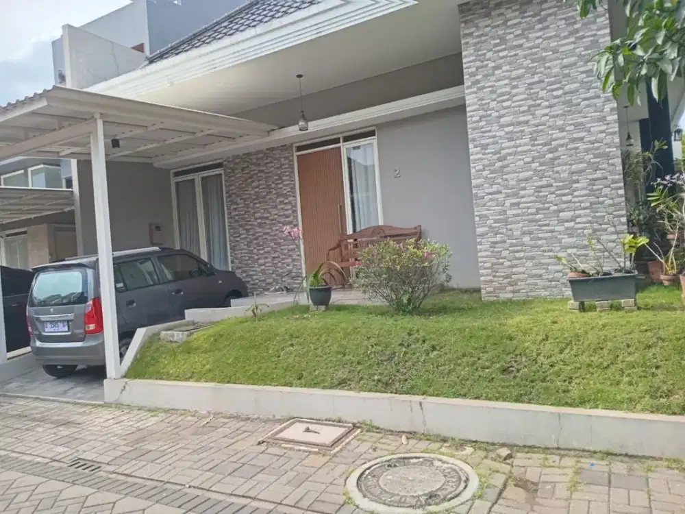 Rumah di Wangsakerta 2 Kota Baru Parahyangan, Modern Minimalis