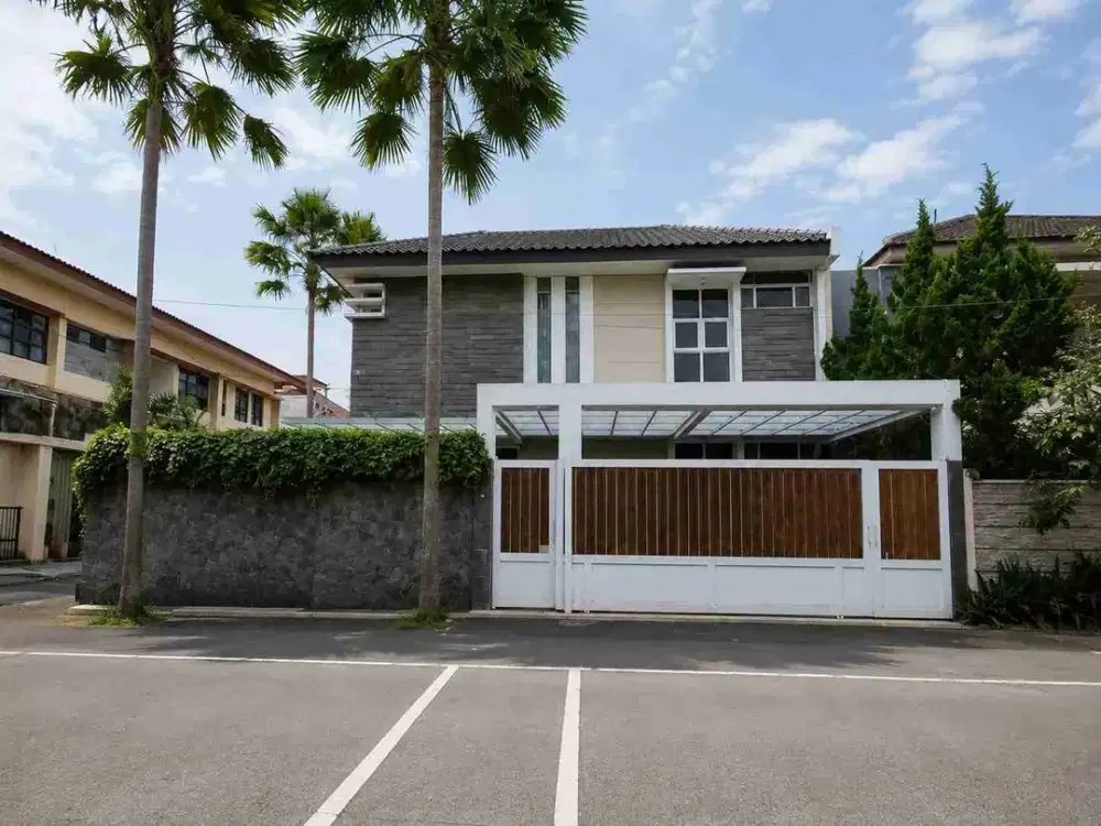 Rumah Mewah Full Furnished di Antapani Bandung