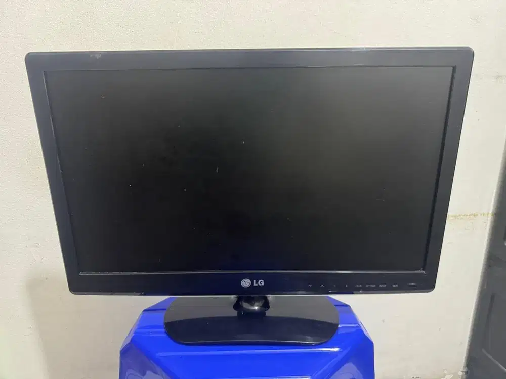 TV LED LCD LG 22 Inch Inci 22LS3300