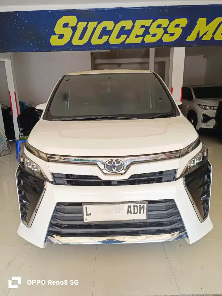TOYOTA VOXY 2.0 matic 2018