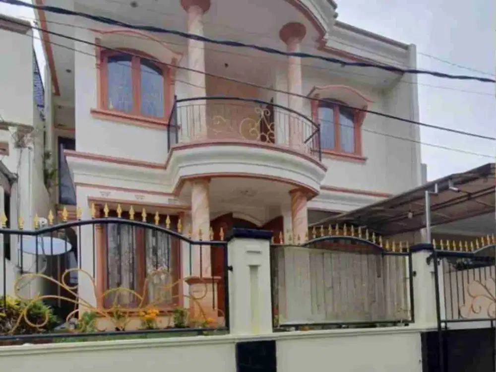 Di jual rumah mewah classic modern style lokasi sangat strategis. Taman Laguna Cibubur.