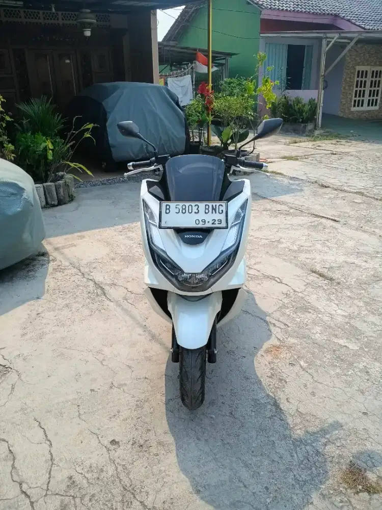 HONDA PCX 2024 PUTIH
