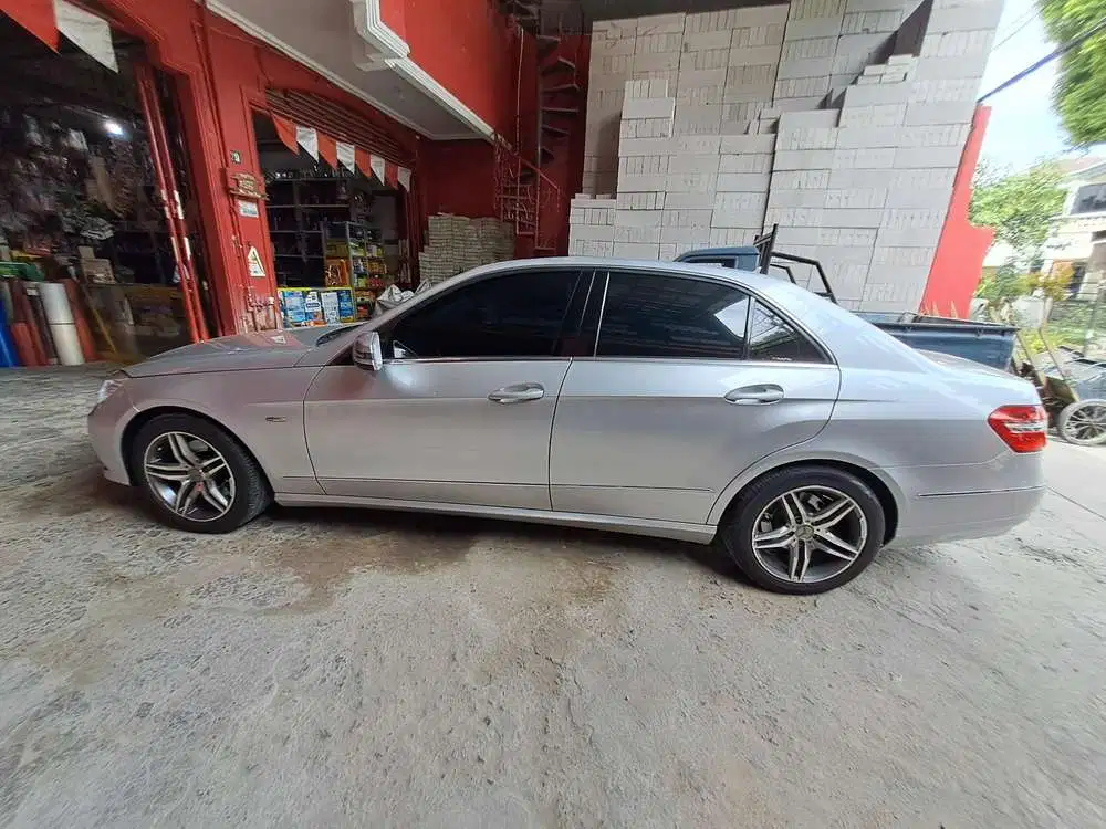 Mercedes-Benz E250 2010 Bensin