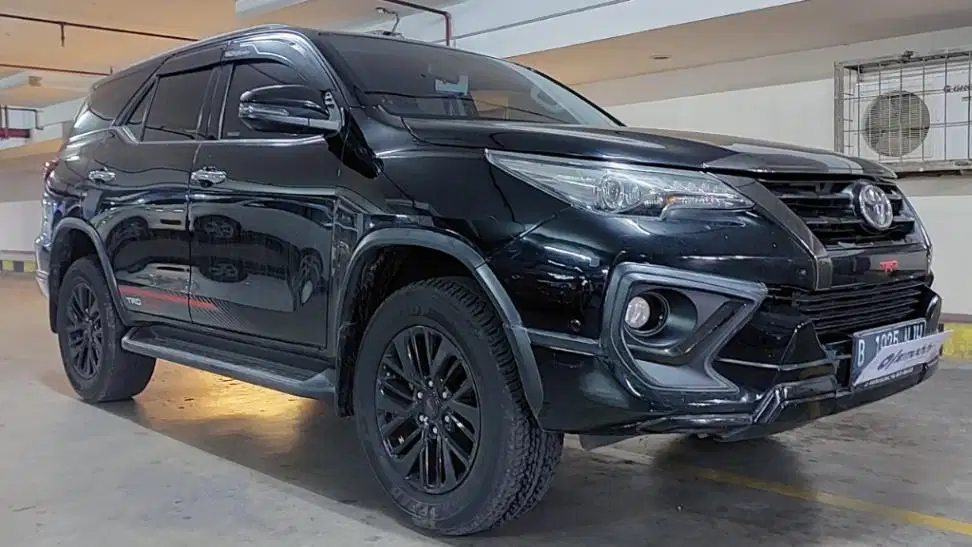 DP MURAH Toyota Fortuner 2.4 4x2 VRZ TRD Solar-AT 2018 Hitam CBJVB