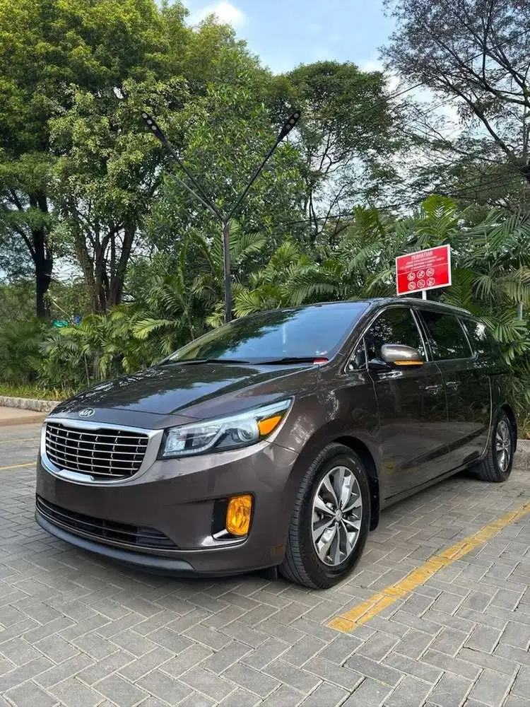 Kia Grand Sedona 2017 Bensin