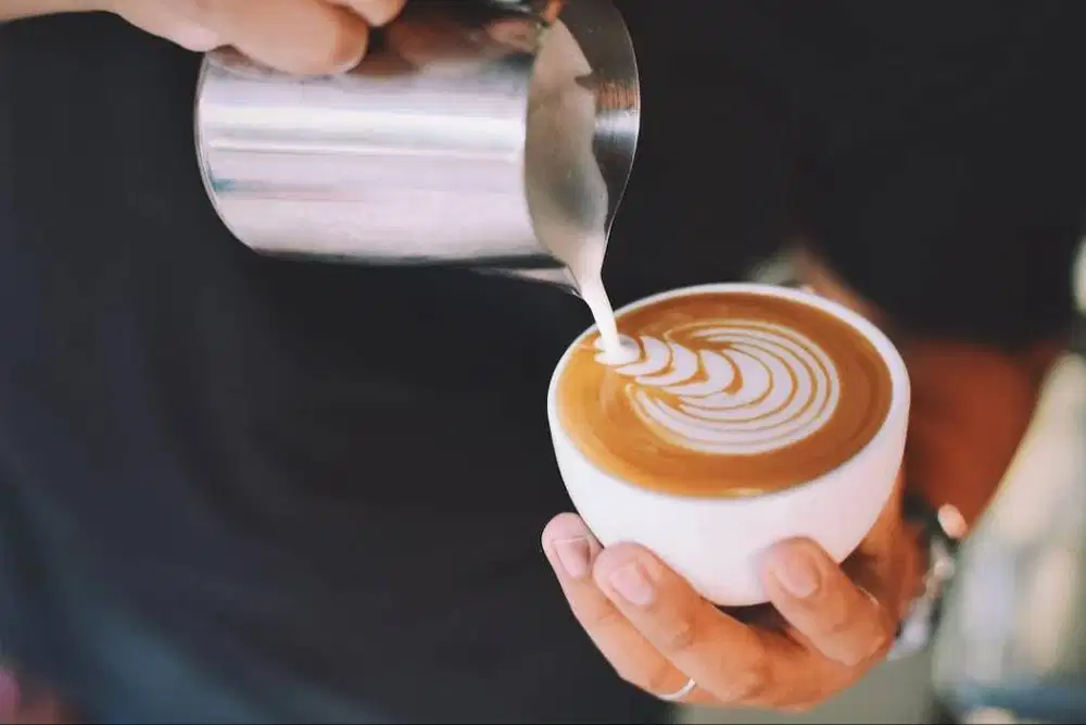 BARISTA DAN SERVER PRIA DAN WANITA USIA MAX 25 TH