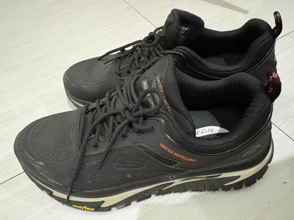 SEPATU NIKE & SKECHERS