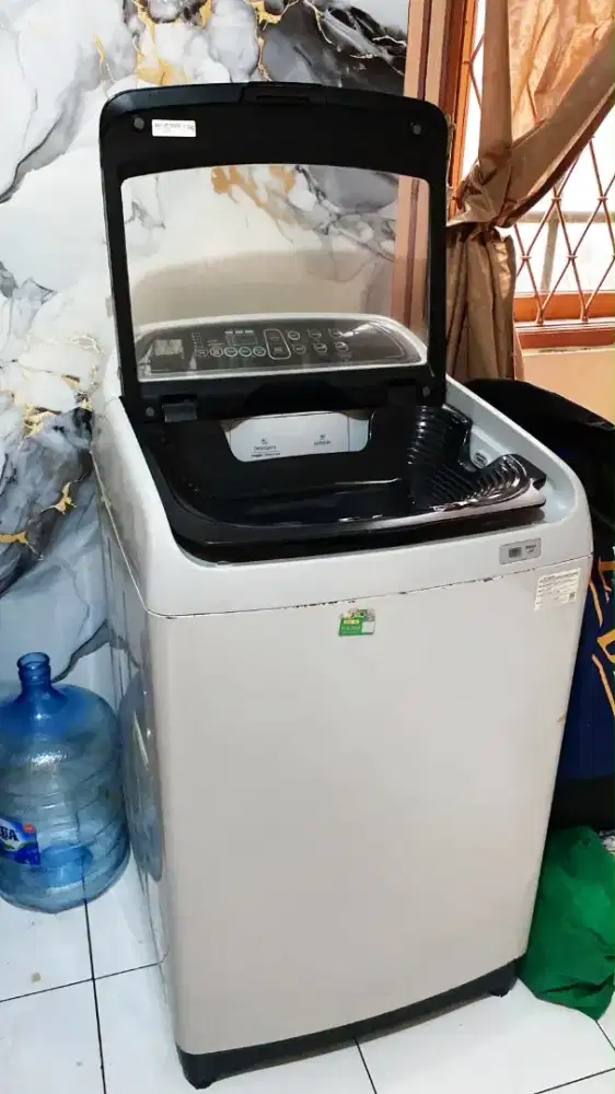 Kulkas lg 2 pintu dan mesin cuci samsung 1 tabung