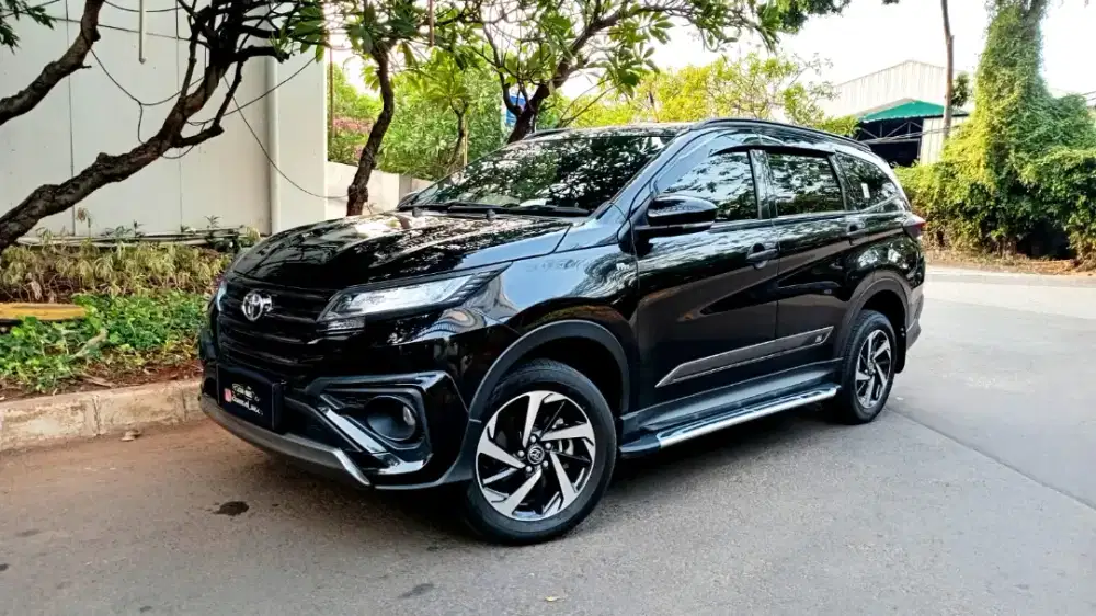 TOYOTA RUSH GR 202R HITAM
