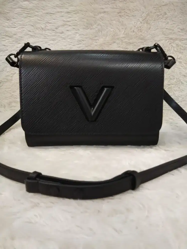 Luxury LOUIS VUITTON black sangat elegan dan mewah mempesona