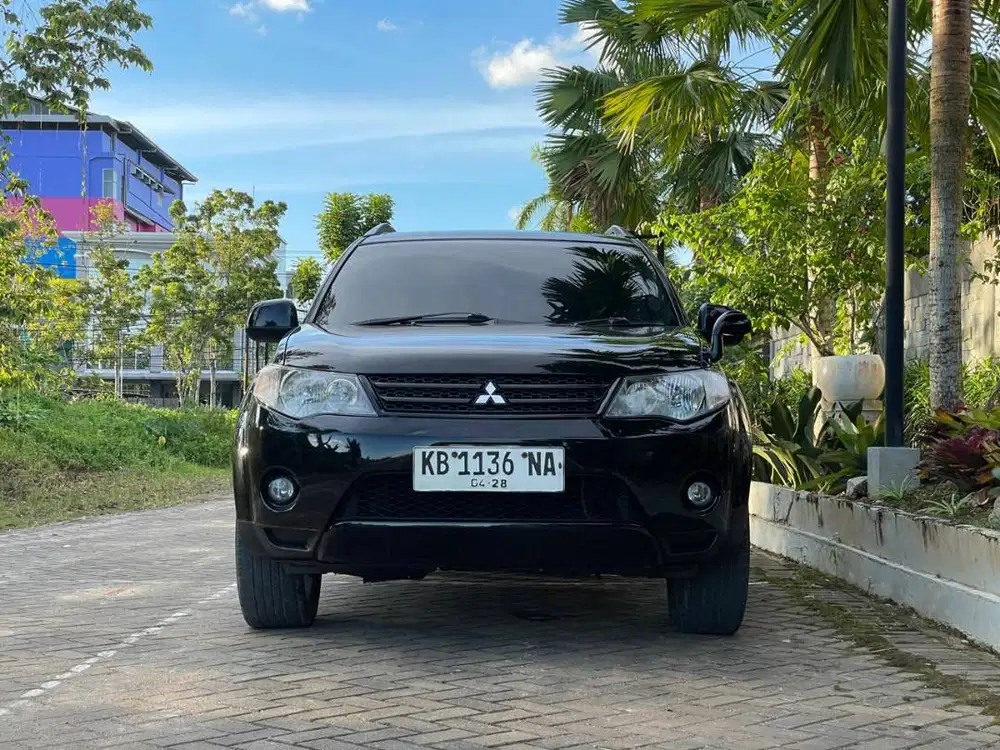 Dijual Mitsubishi Outlander CBU 4X4 AT Tahun 2008
