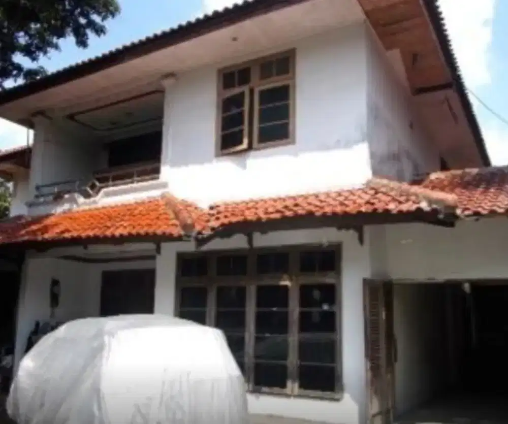 Dijual Rumah Tua Hitung Tanah 2 Lantai Petogogan