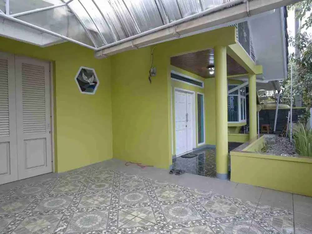 Rumah terawat di Komplek Antapani Bandung