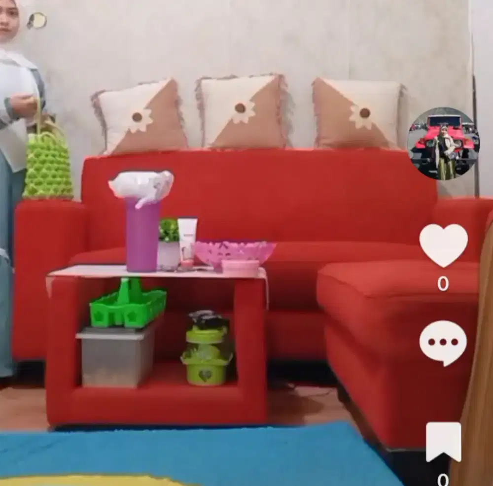 Sofa merah kondisi masih bagus