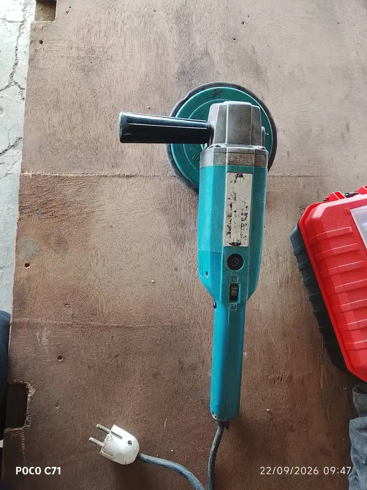 Mesin poles makita