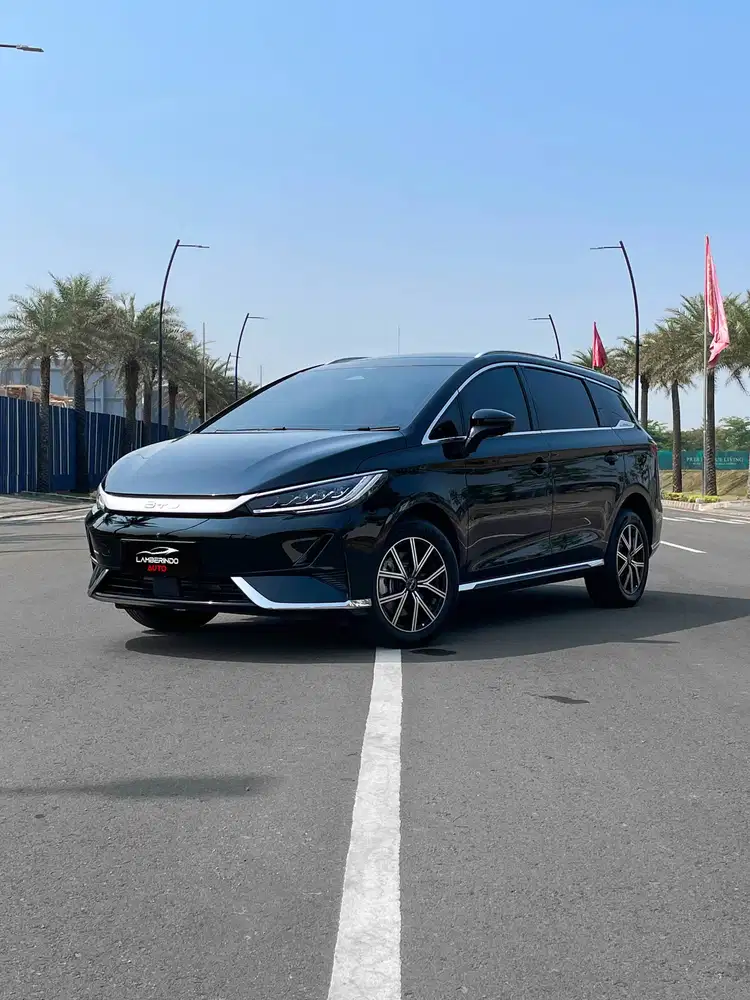 BYD M6 SUPERIOR EV 2025 7S LISTRIK 3 ROW FAMILY CAR LOW ODO HITAM 2024