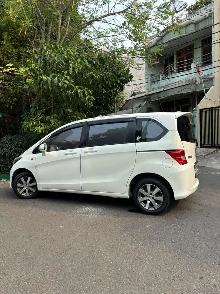 Honda Freed 2012 Bensin