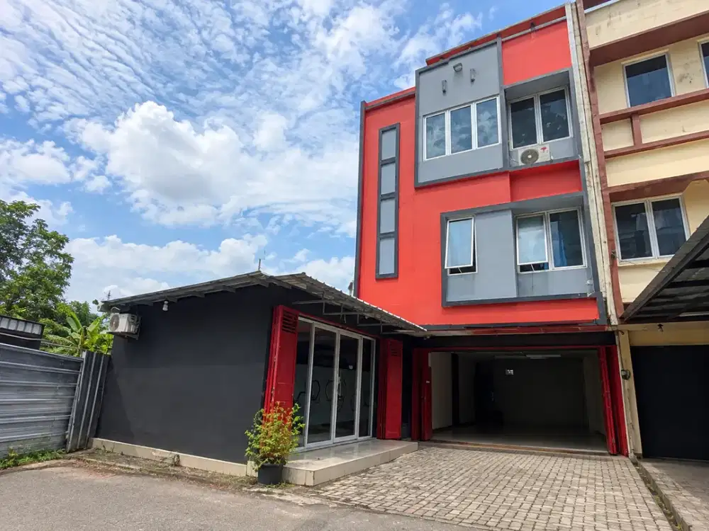 Dijual cepat dibawah harga pasaran Ruko 3 lantai di Jalan Raya Serpong