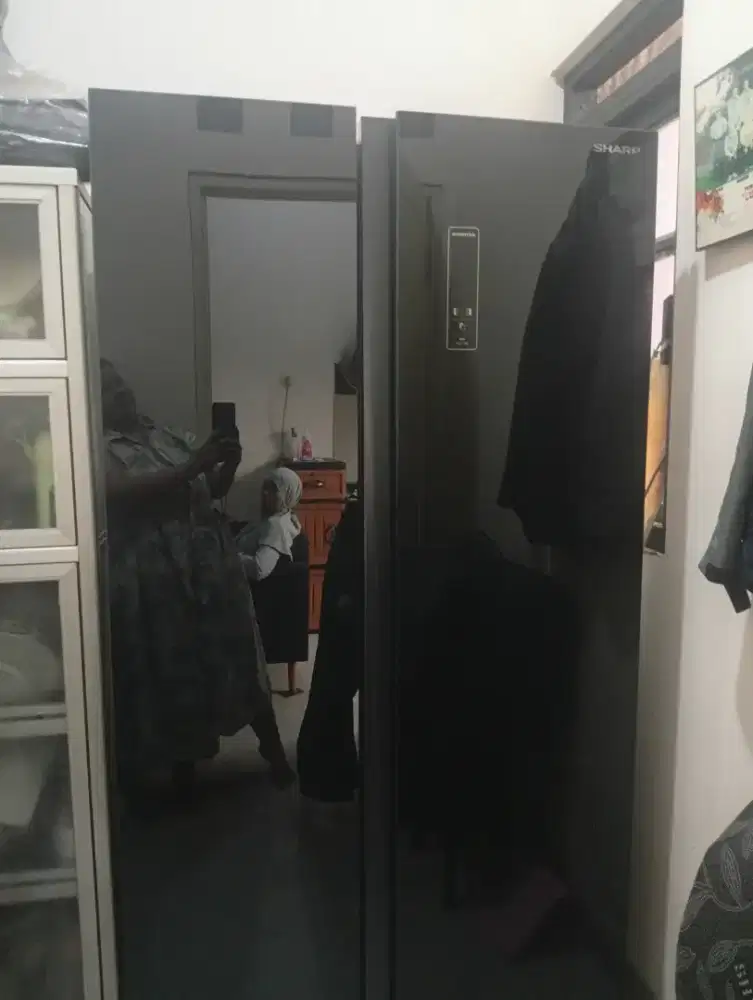 Sharp refrigator side by side 563