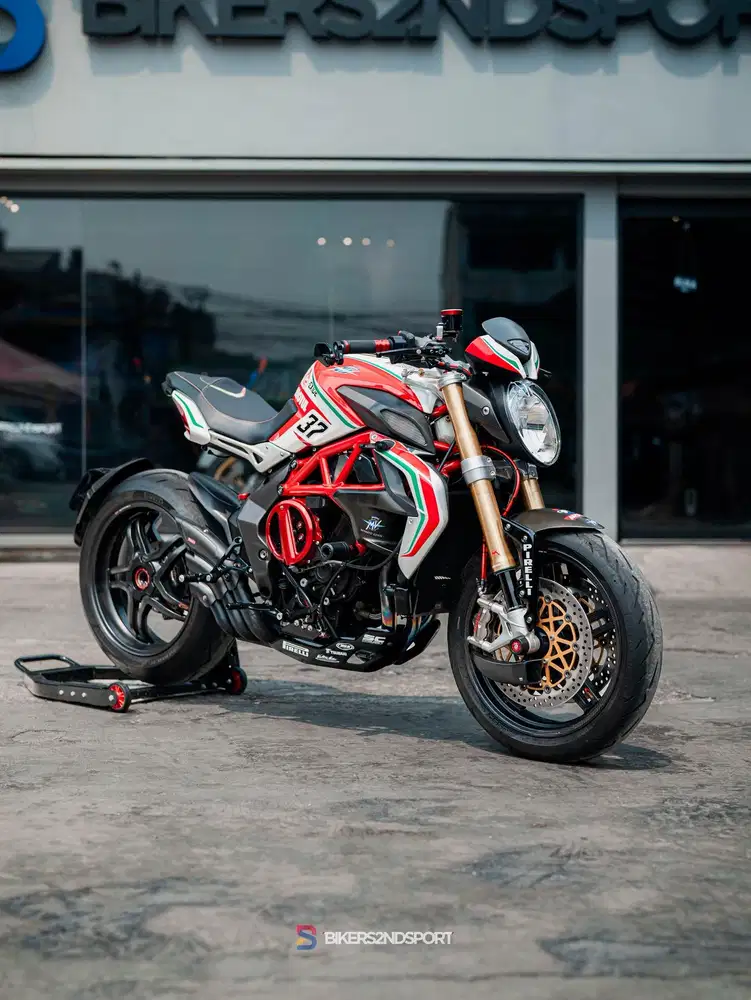 MV AGUSTA DRAGSTER 800 REPARTO CORSE 2016