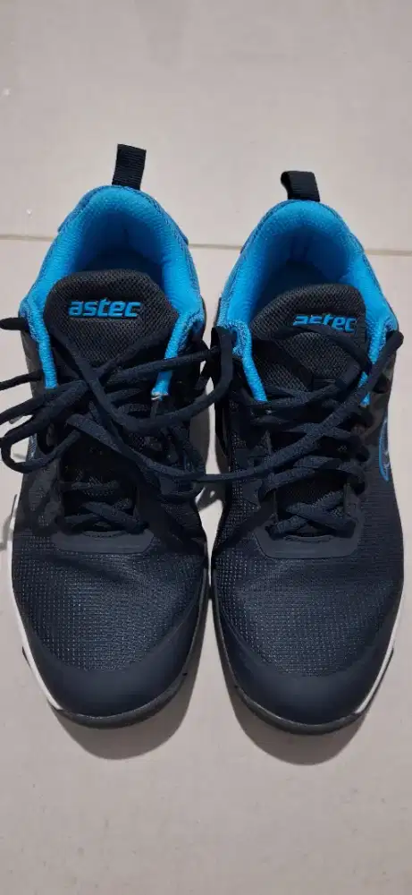 Sepatu Badminton