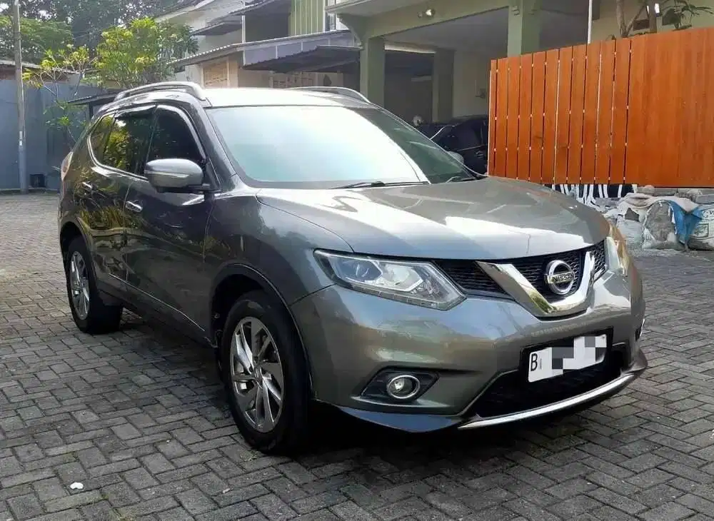 Nissan X-Trail T32 2.5 AT 2015 – Terawat, Kamera 360, Pajak Aktif