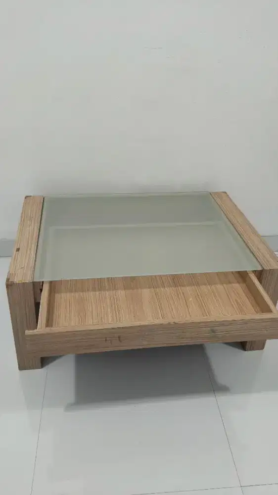 Meja Tamu Kayu ada laci