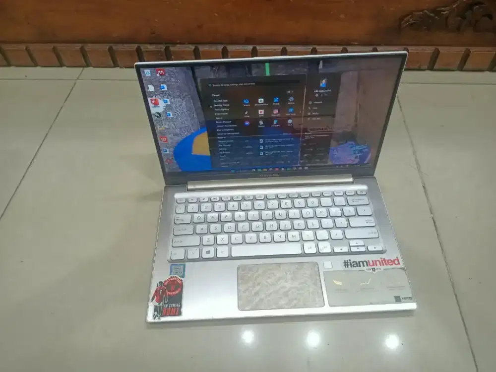 Lactop Asus s13 x330FA ram 4 SSD 256 mlus normal semua unit charger