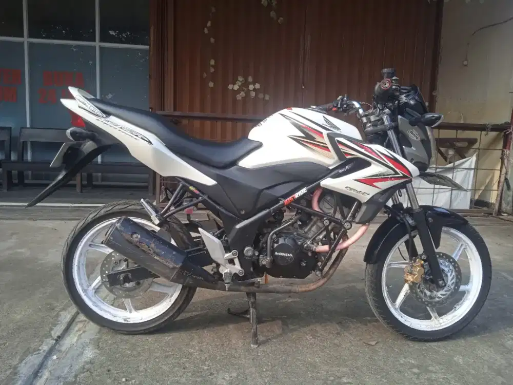 Honda CB 150R old