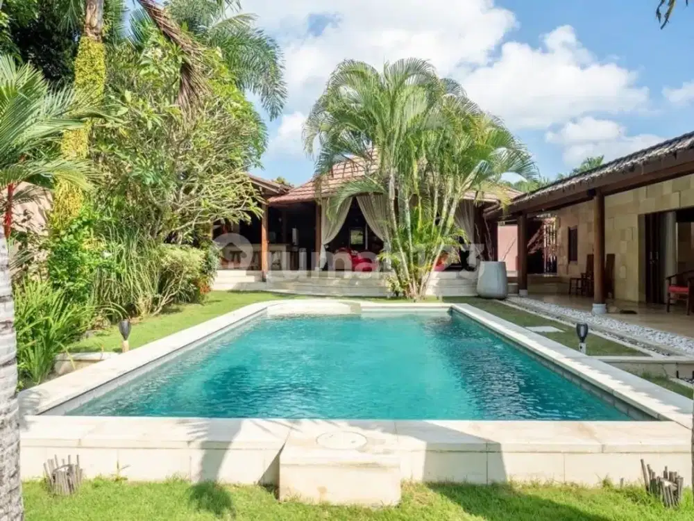 Luxury Tropical Villa 3 Br + Pavilion Kayu 1 Br, 3 KM ke Pantai Nyanyi