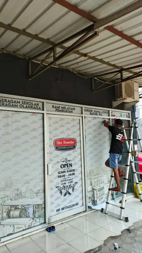Stiker oneway unt media promosi kaca ruko, kantor, cafe & outlet usaha
