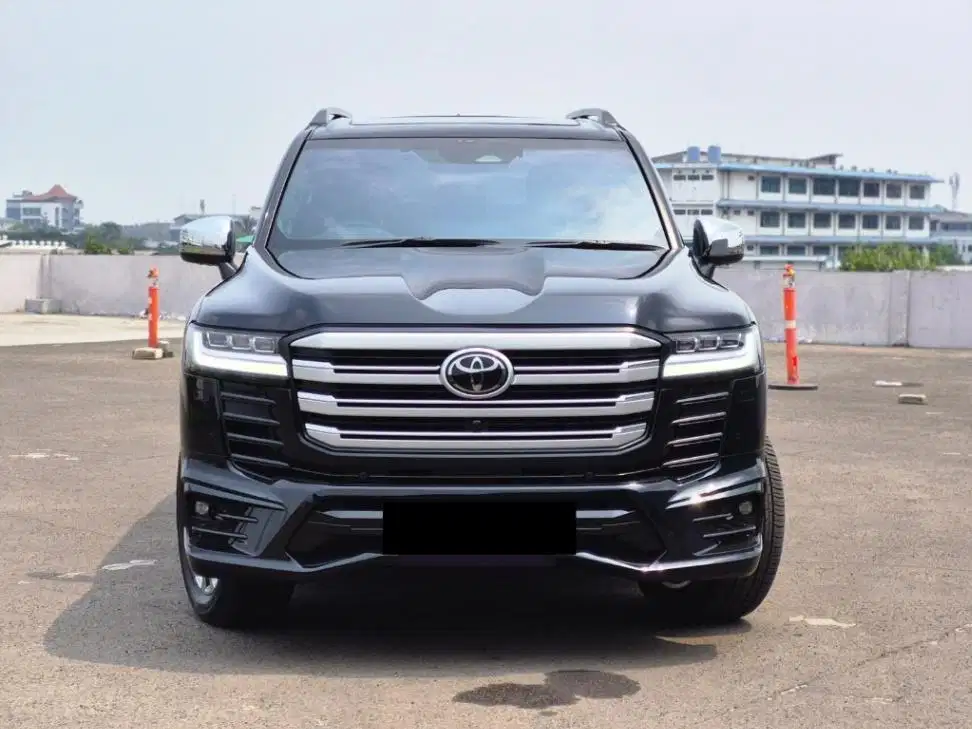 Toyota Land Cruiser LC300 VXR 2025 LC 300 pemakaian 2026 (#2024 #2023)