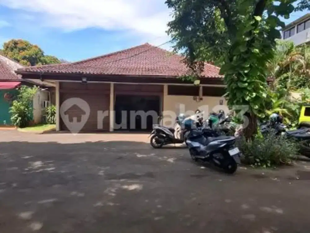 Dijual Rumah Tua Hitung Tanah Saja di Kemang, Jakarta Selatan
