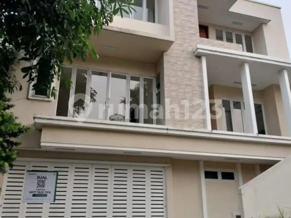 Rumah 3 Lantai di Emerald Cove Gading Serpong, Tangerang
