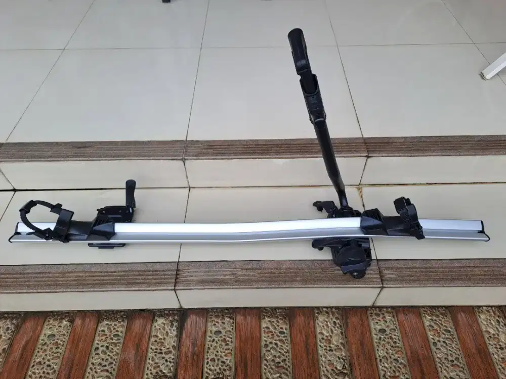 Bike Rack Sepeda diatas Mobil Merk Carryon Roof Bike Carrier