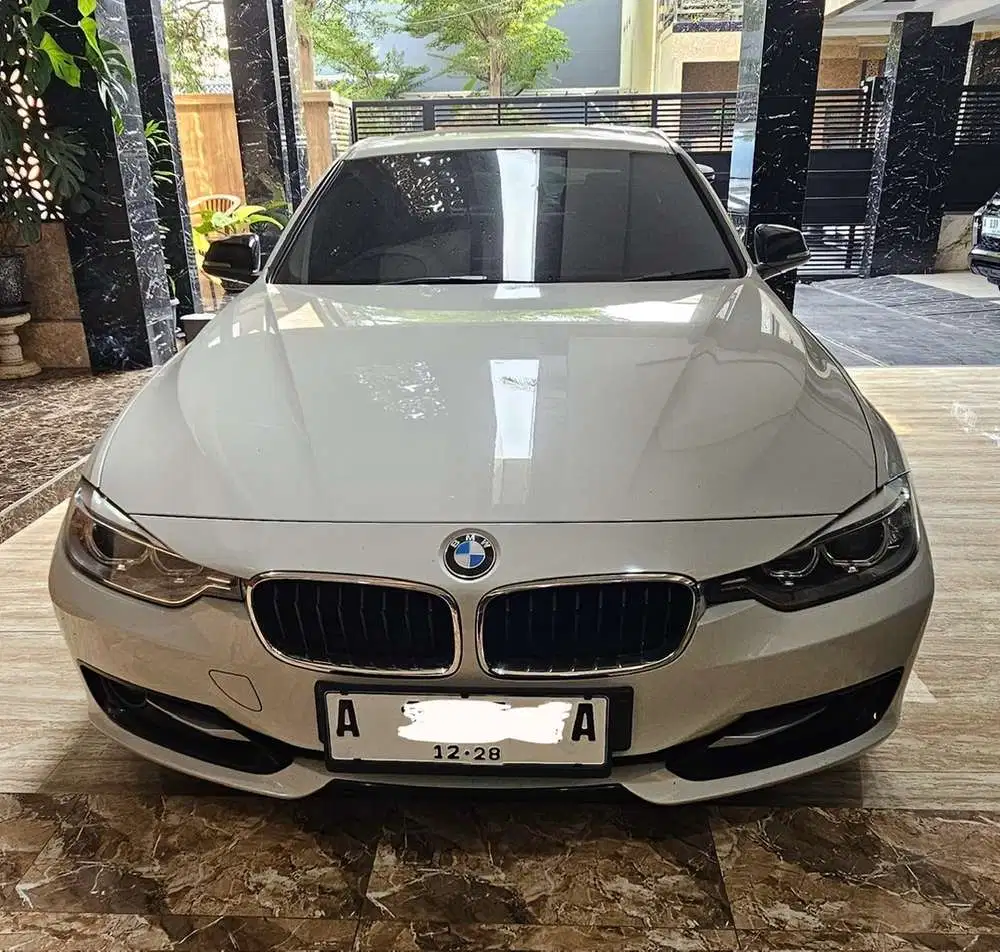 BMW 328i 2013 Bensin
