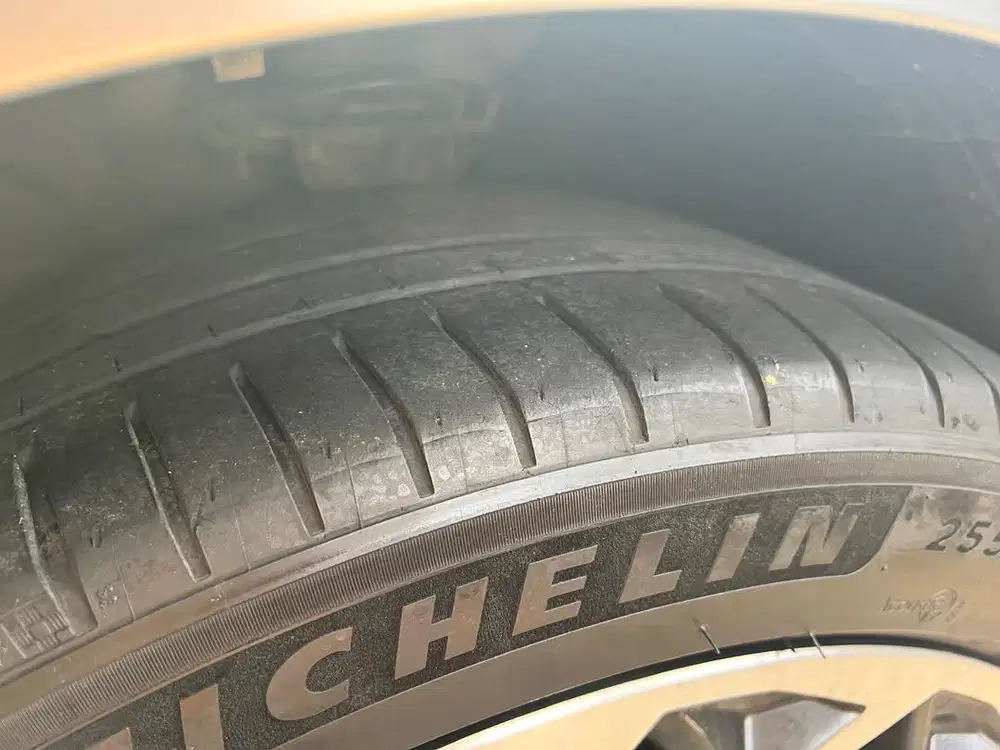 ban michelin 255 45 r20 thailand
