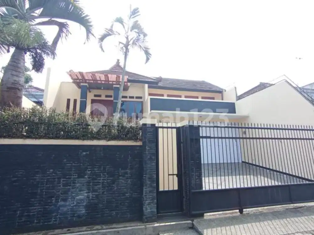 Rumah Luas Terawat Siap Huni di Cigadung Dago Bandung