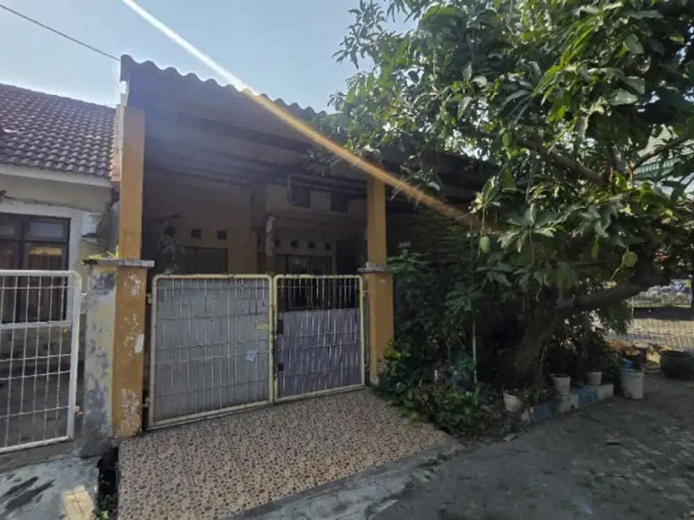Rumah Cantik Puri Teratai Regency Sidoarjo — LT 96m², SHM & Carport 2 Mobil