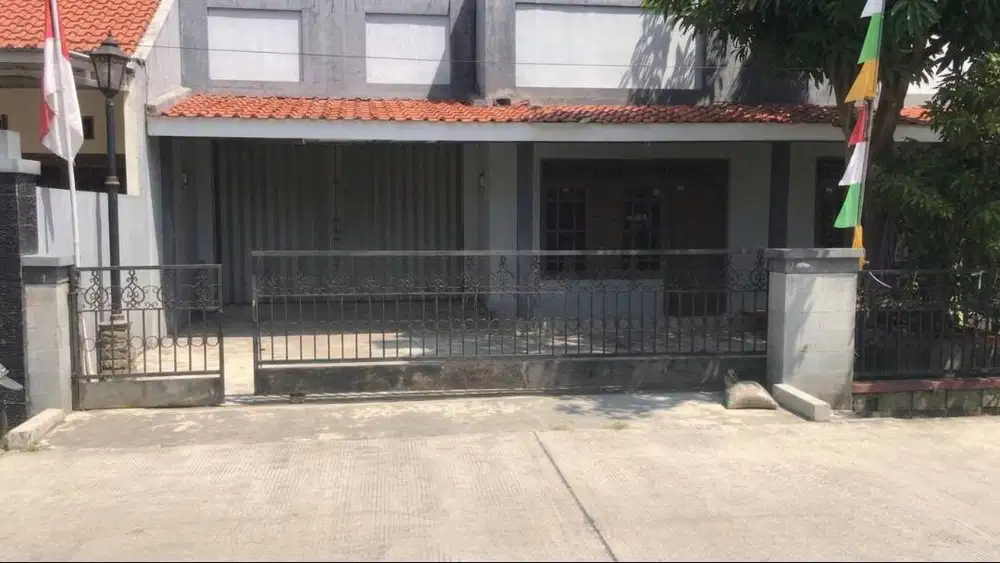 Dijual rumah separo harga tanah