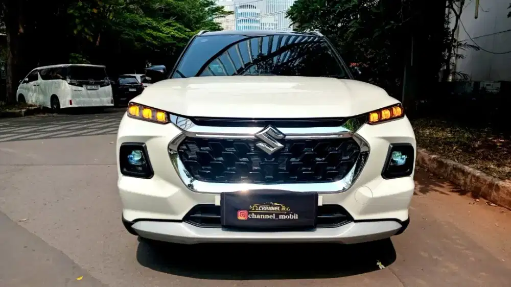 Suzuki Grand Vitara Hybrid 2023 Putih KM 5000