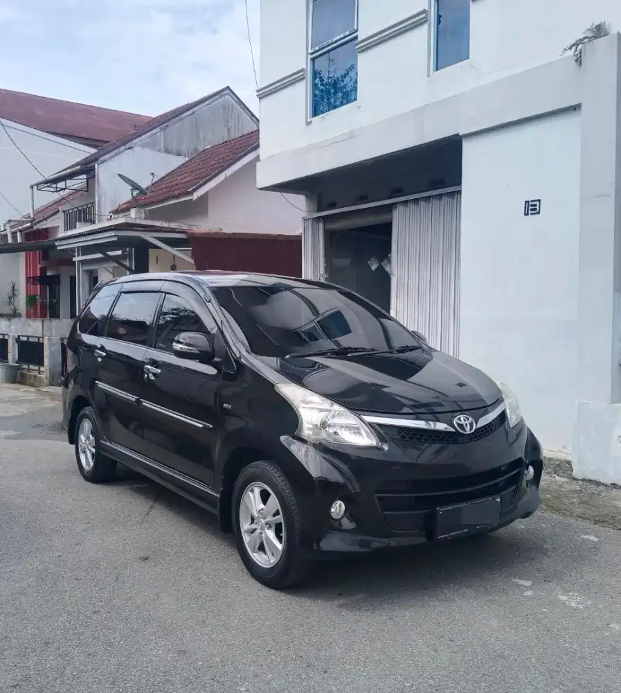 Avanza veloz tahun 2012 km 82.rb asli