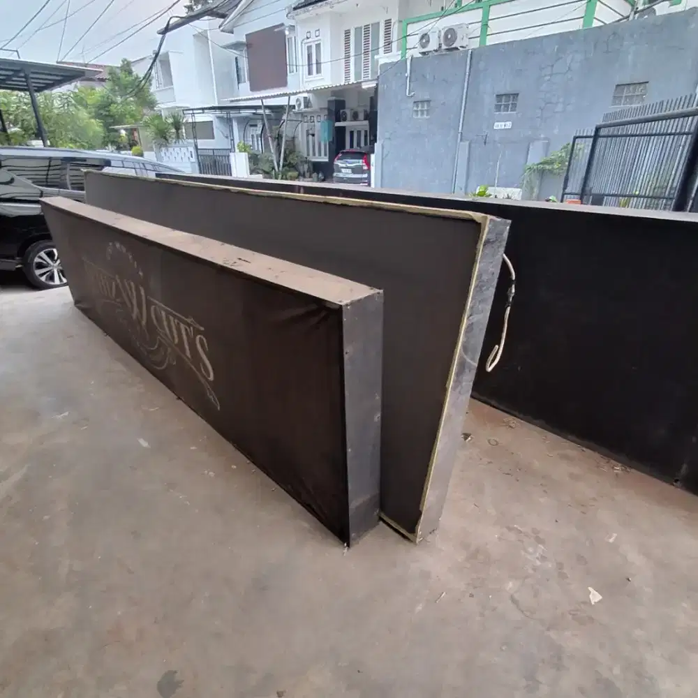 Neon Box Bekas Mulus
