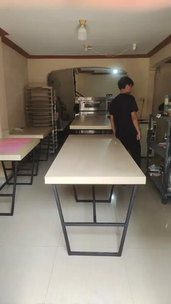 Lowongan kerja jaga booth dan produksi roti