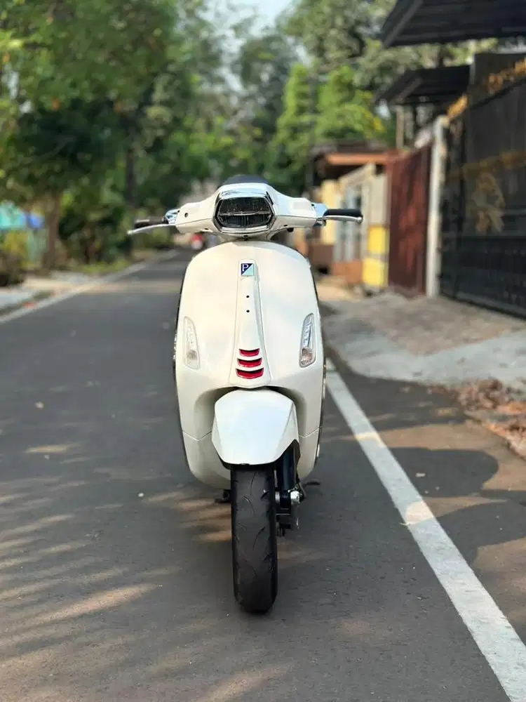VESPA SPRINT 150 IGET ABS 2022 PUTIH - TERMURAH