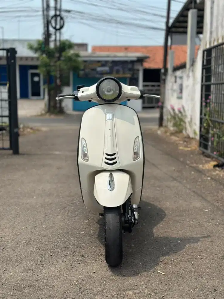 VESPA PRIMAVERA 150 3V 2014 PUTIH - TERMURAH