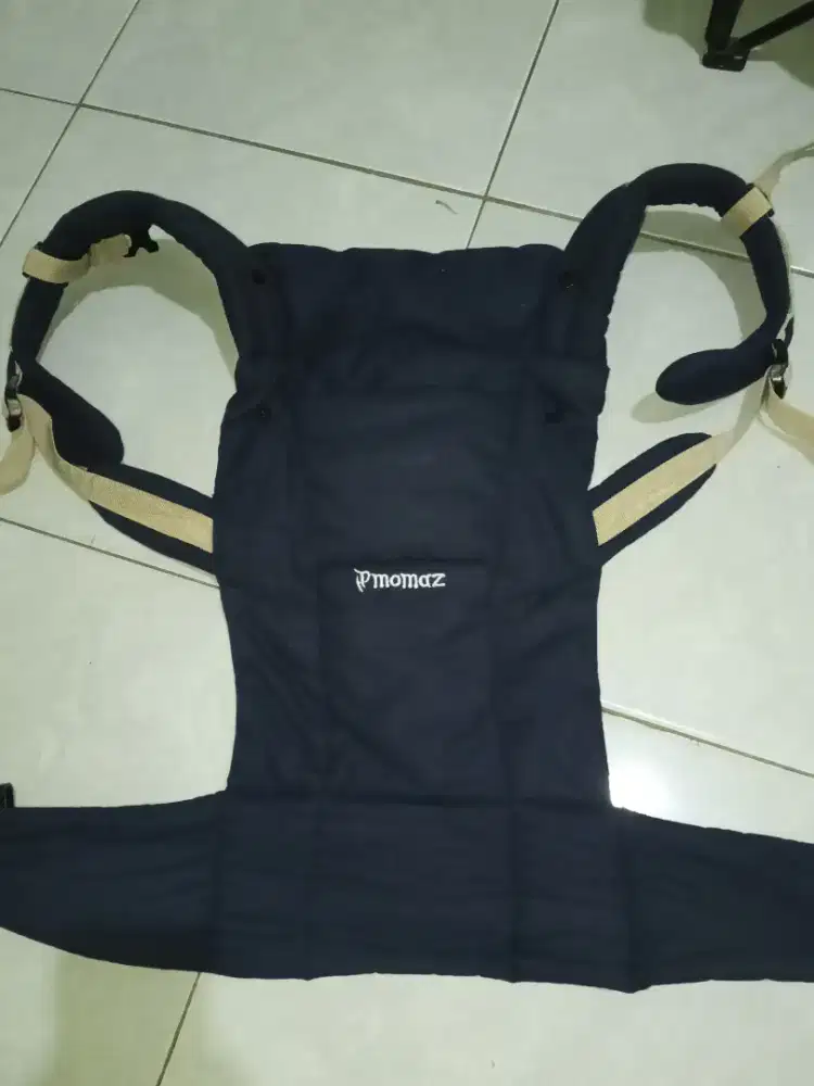 Gendongan m-shape